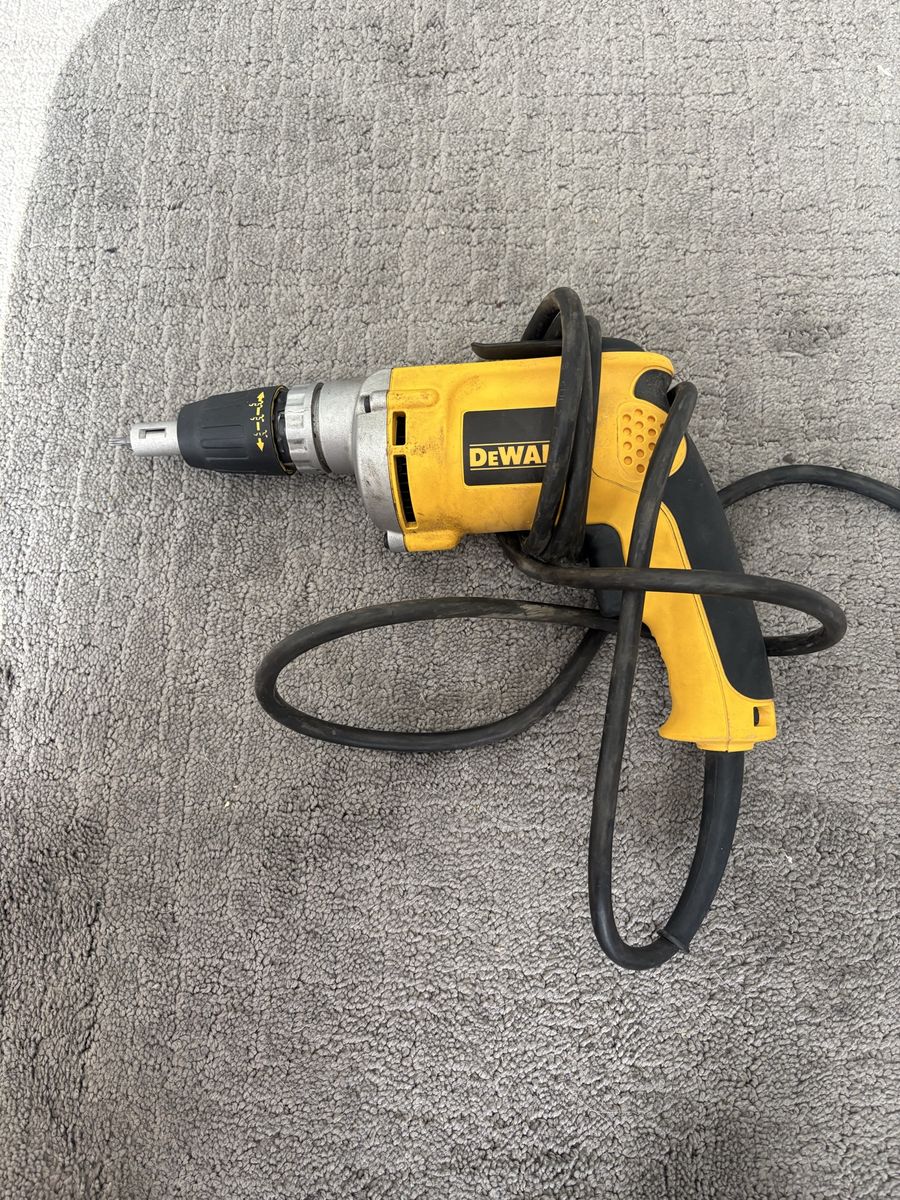 DeWalt DW272 VSR Drywall Screwdriver - Corded, 0-4000 RPM