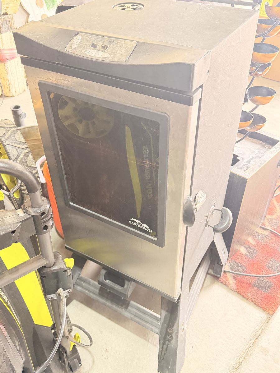 Masterbuilt Electric Vertical Smoker