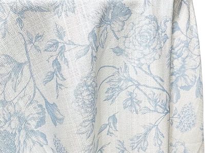 14 Round Tablecloths - Blue and White Floral Botanical Wildflower Print | 150 matching linen napkins | 120 rattan chargers
