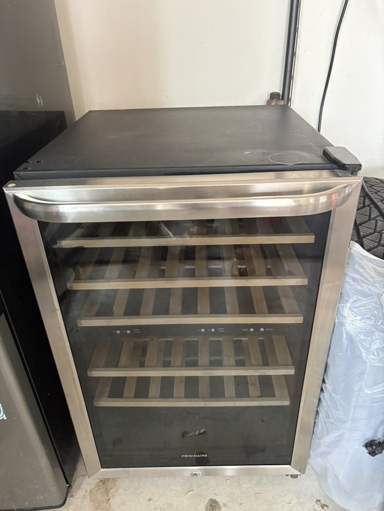 Frigidaire Dual Climate Wine Fridge