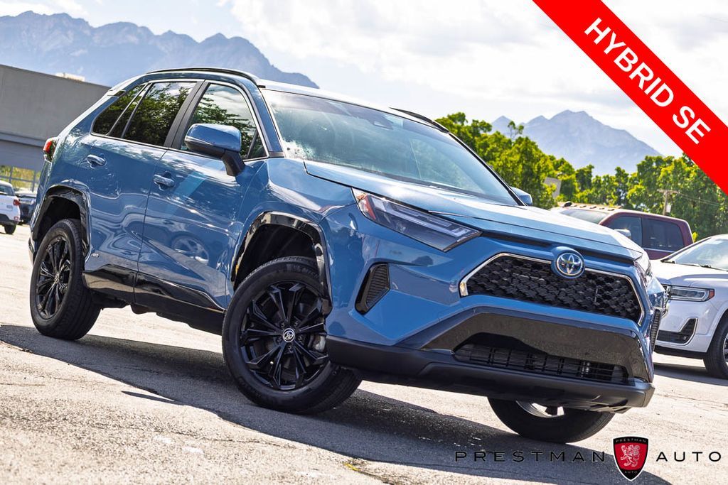 2024 Toyota RAV4 SE