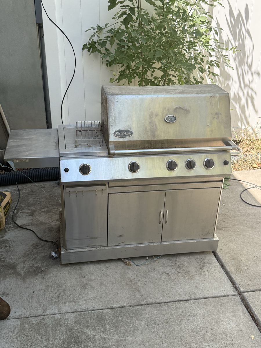 The Classic Stainless Steel Gas Grill Cart with Side Burner