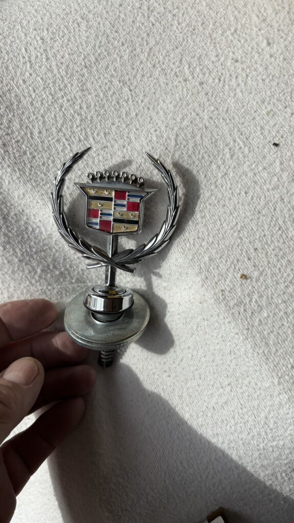 GM Orginal Hood Emblem Cadalliac