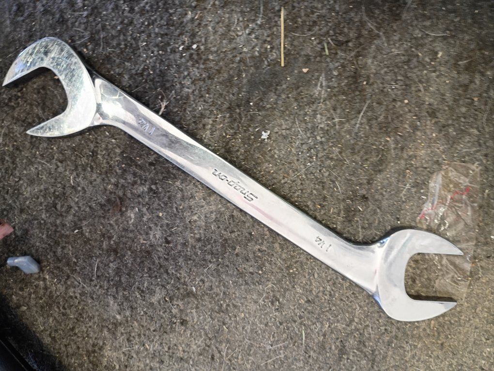 Snap-on VS40B 1 1/4" x 1 1/4" Long 4 Way Wrench - Chrome Finish