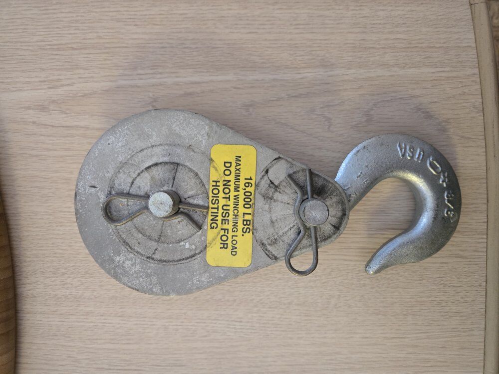 Winch pulley snatch block