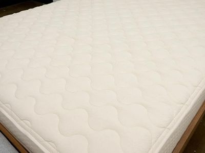 Latex for Less, 2-Sided Natural Latex 9", Organic Queen-Size Mattress, Like New