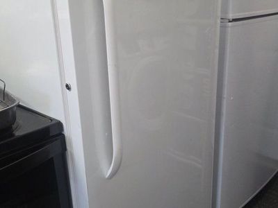 🧊️Frigidaire 13.8 Cu. Ft. Upright White Freezer