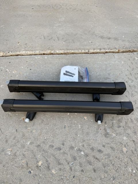 Thule SnowPack Ski & Snowboard Roof Rack W/Keys!