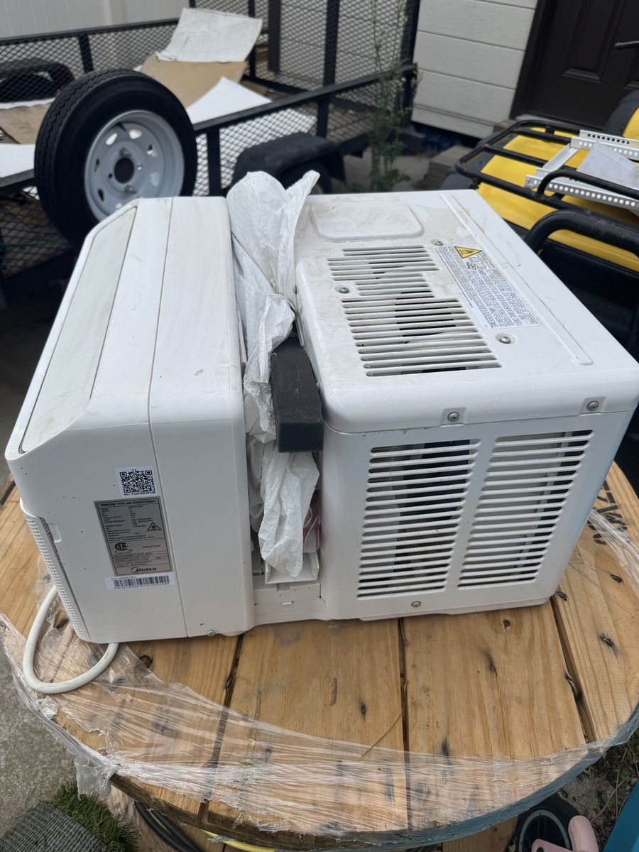 Midea Window Air Conditioner White Used