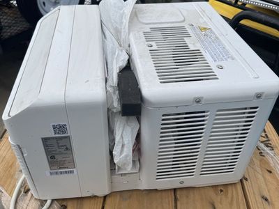 Midea Window Air Conditioner White Used