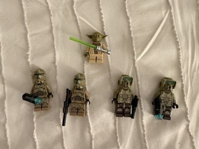 Lego Star Wars Minifigure Lot: Yoda with Lightsaber, 4 Kashyyk Clone Troopers