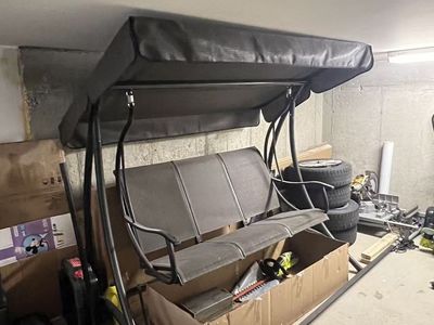 Outdoor patio swing chair