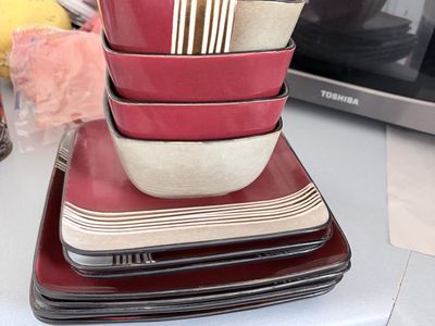 15-Piece Modern Burgundy & Gray Dinnerware Set