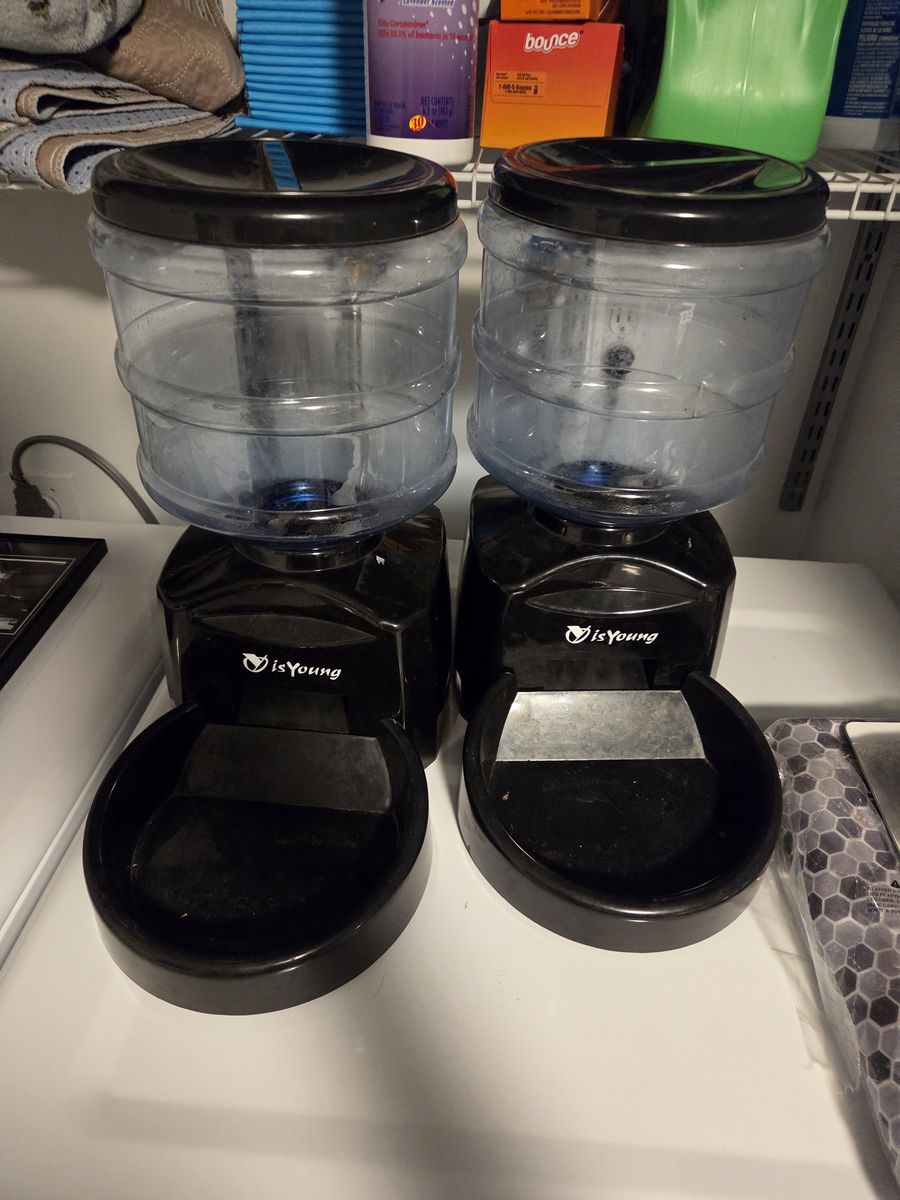 Adjustable food feeders 40 each of 70 for both