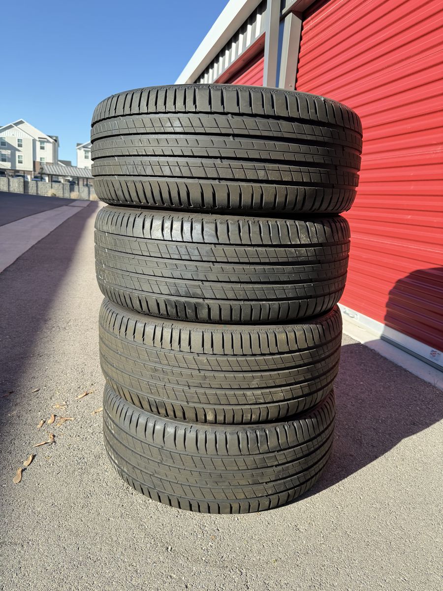 255/45R20 Michelin Latitude Almost New