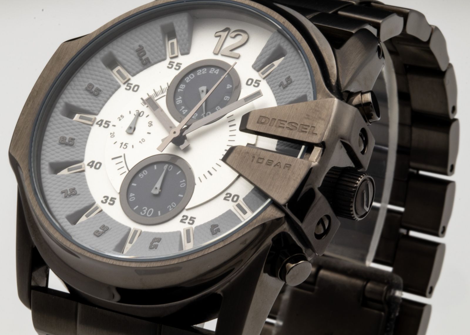 Big Diesel DZ4225 “Master Chief” Gunmetal Chronograph – Like New, Box + Pillow