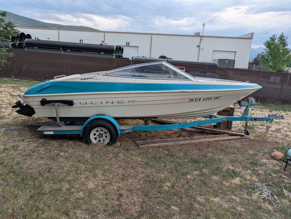 Bayliner Capri 1850 LS Bowrider Boat with Matching Trailer