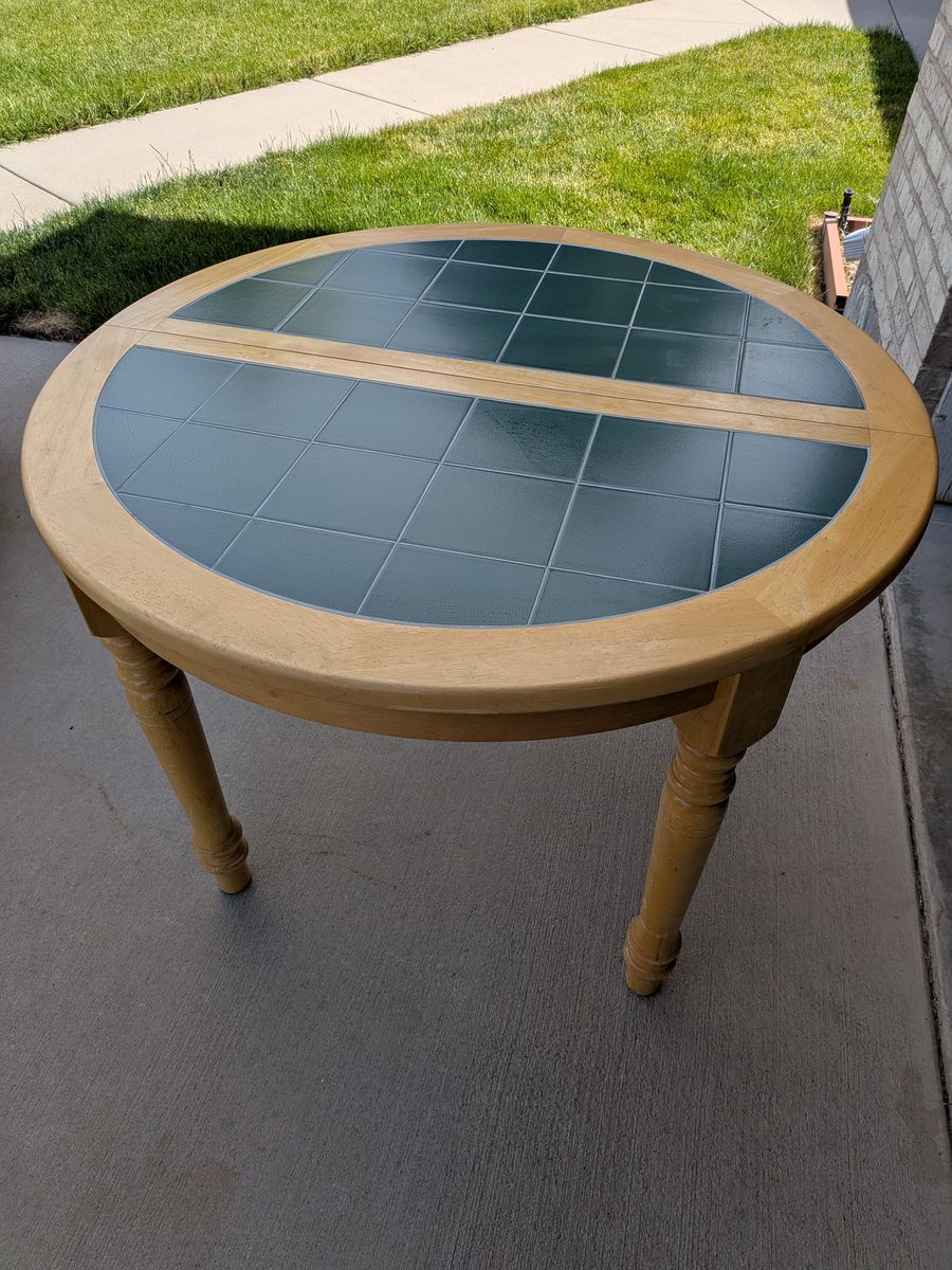 Round Tile-Top Dining/Kitchen Table with Fold-Out Center Leaf