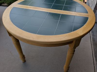 Round Tile-Top Dining/Kitchen Table with Fold-Out Center Leaf