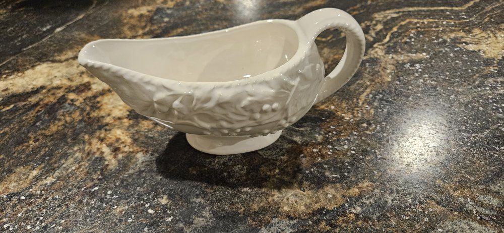 PP Home White Ceramic Gravy Boat Made in Portugal Microwave & Dishwasher Safe