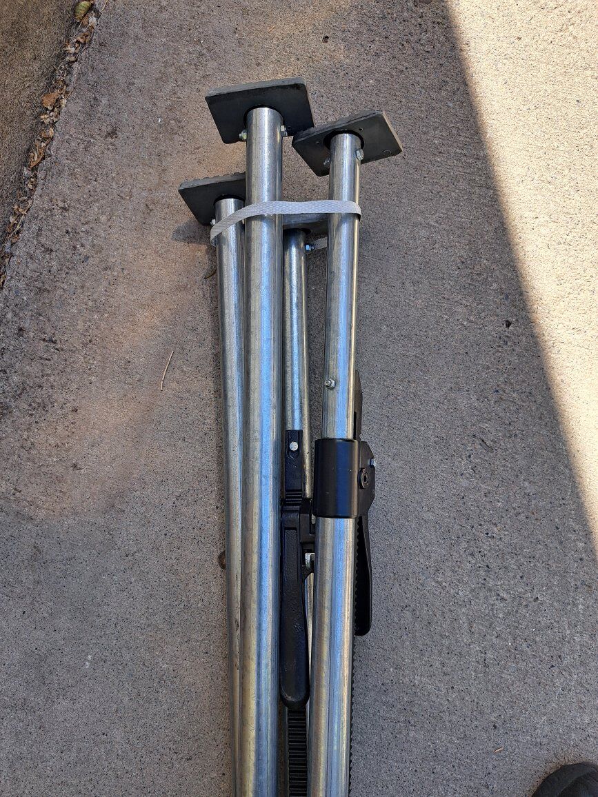 DC cargo mall heavy duty load lock bars