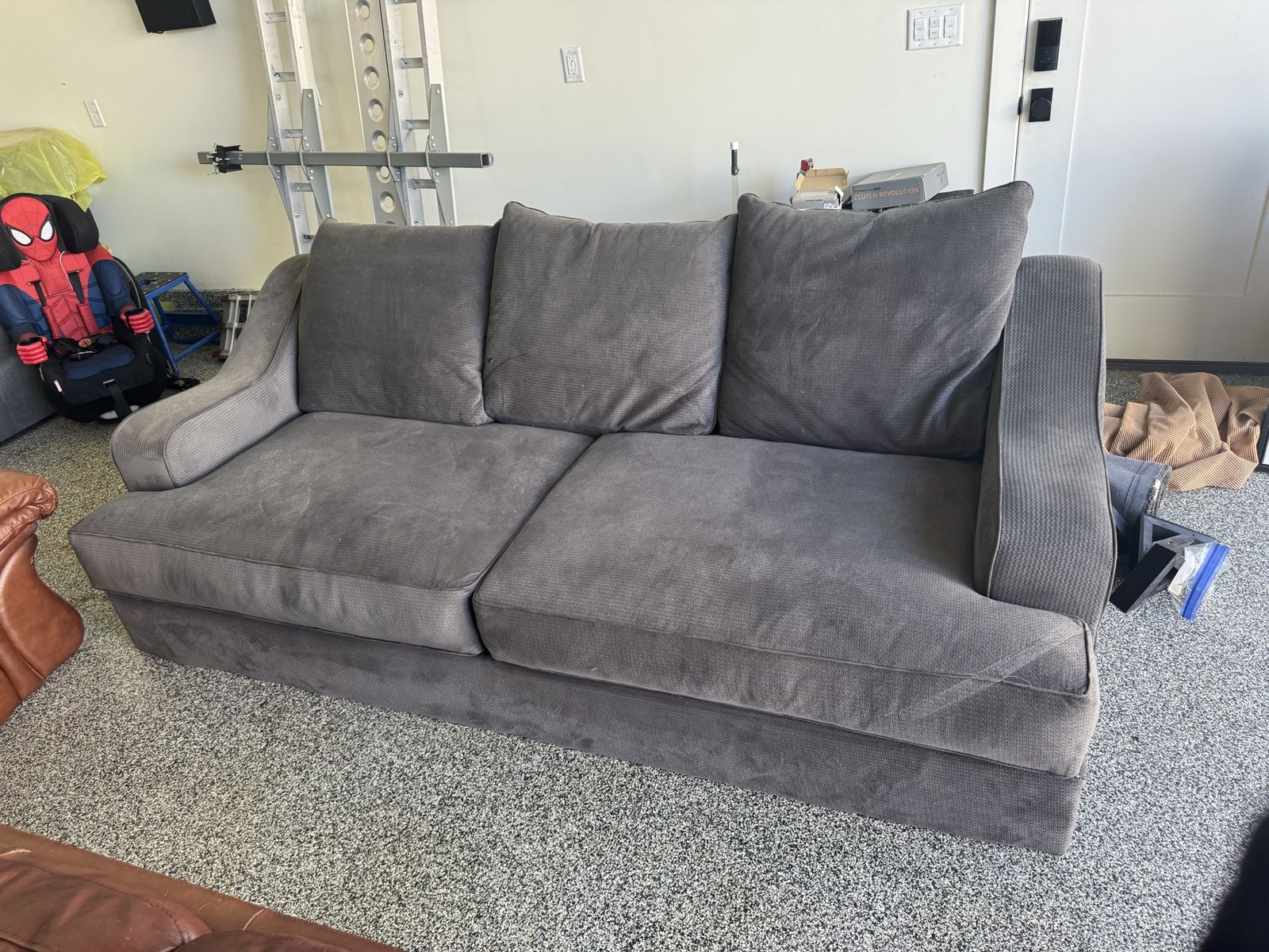 Need gone asap! Couch/Priced to sell!!!!