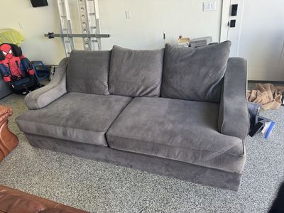 Need gone asap! Couch/Priced to sell!!!!