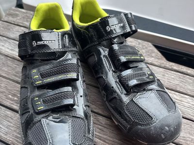 Men’s Scott biking shoes- 42’s