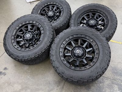 20x9 fuel “covert” wheels/ 295/60/20 Toyo at3 8x180