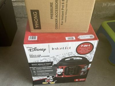 Instant Pot + accessories