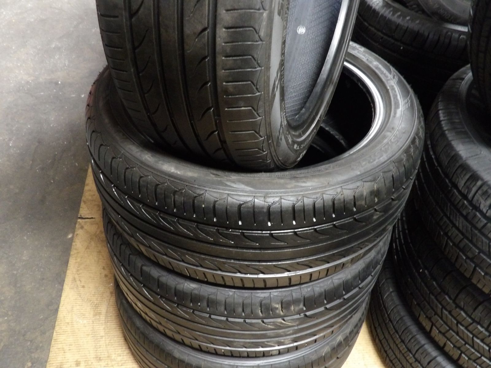 225/45R18 SENTURY UHP SET OF USED TIRES