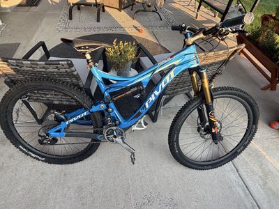 Pivot Mach 6 Carbon