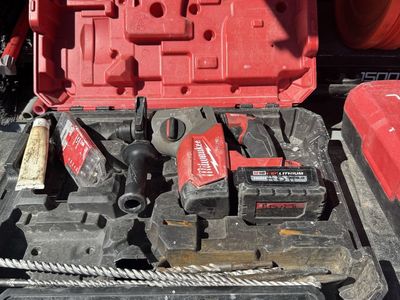 Milwaukee m 18 1 inch hammer drill with bits