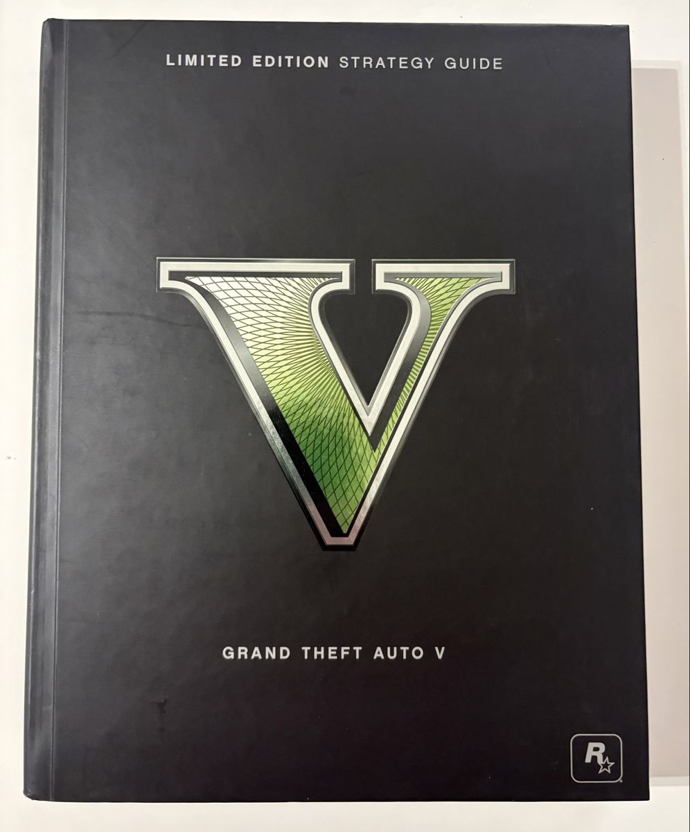 Grand Theft Auto V GTA 5 Hardcover Limited Edition Strategy Guide BradyGames