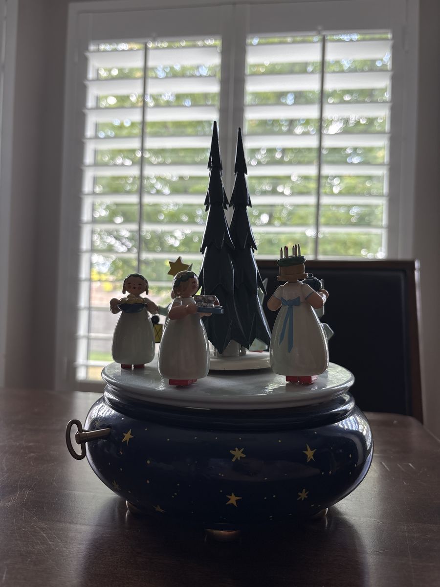 Carousel German Santa Lucia