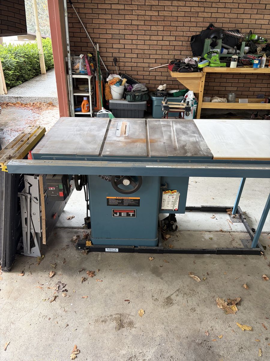 Jet Table Saw with Table