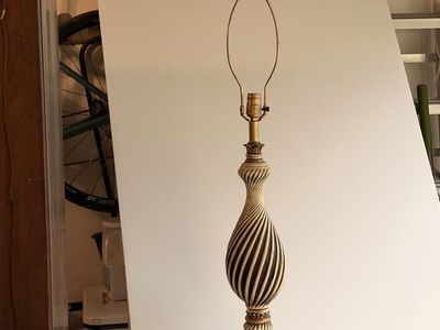 Lamp (no shade)