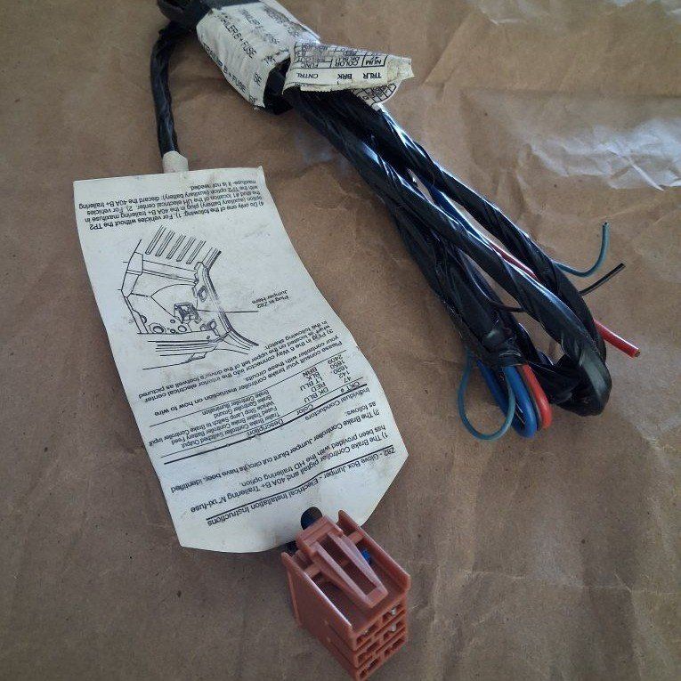 Unused trailer brake controller jumper wire harness 2B2 Glove Box Jumper for Brake Controller (Trailer/Tow Ready)