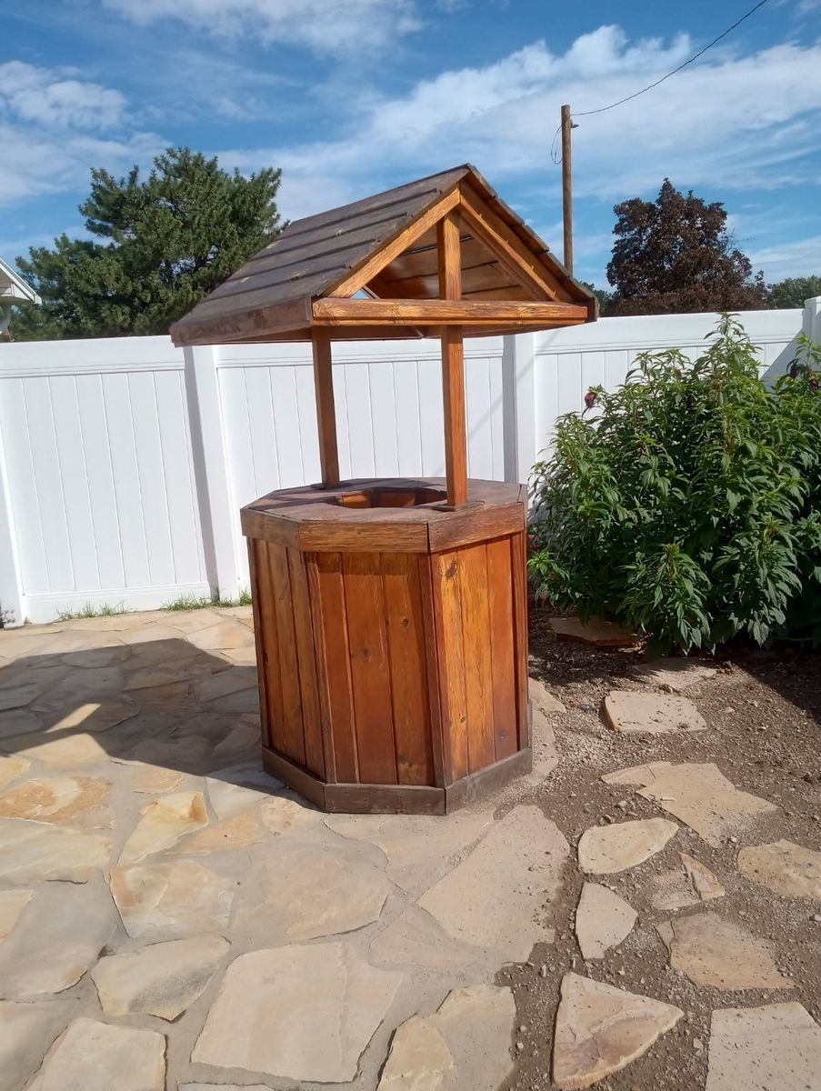 Wishing well yard decoration