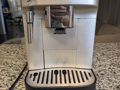 De'Longhi Magnifica Evo Espresso Machine