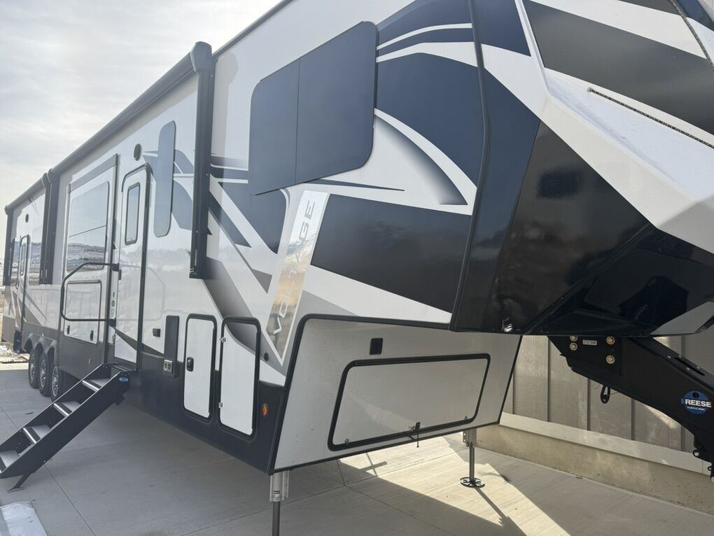 2022 Dutchman Voltage 4135 With 18' Garage
