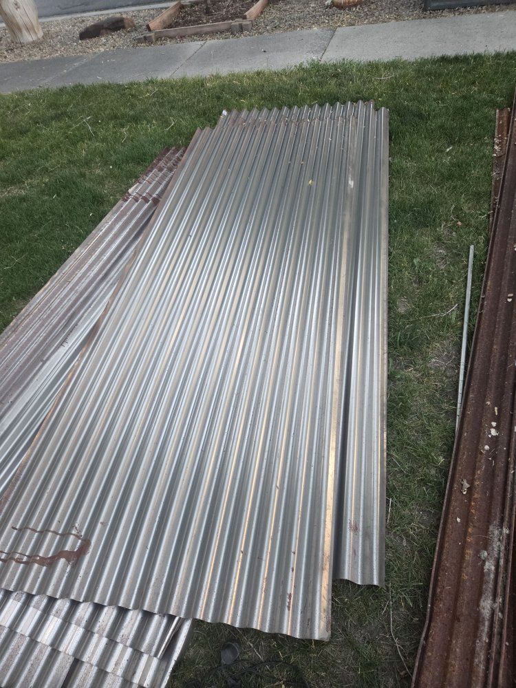 Corrugated Metal Roofing/Siding Sheets - Used Galvanized Steel Panels for Various Projects