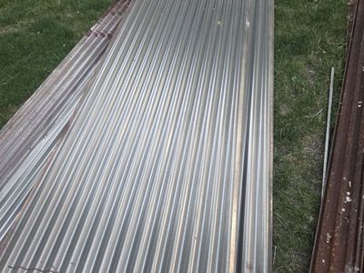 Corrugated Metal Roofing/Siding Sheets - Used Galvanized Steel Panels for Various Projects