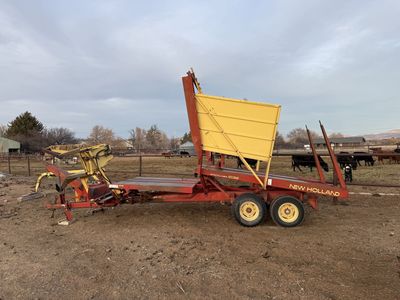 1036 New Holland Bale Wagon