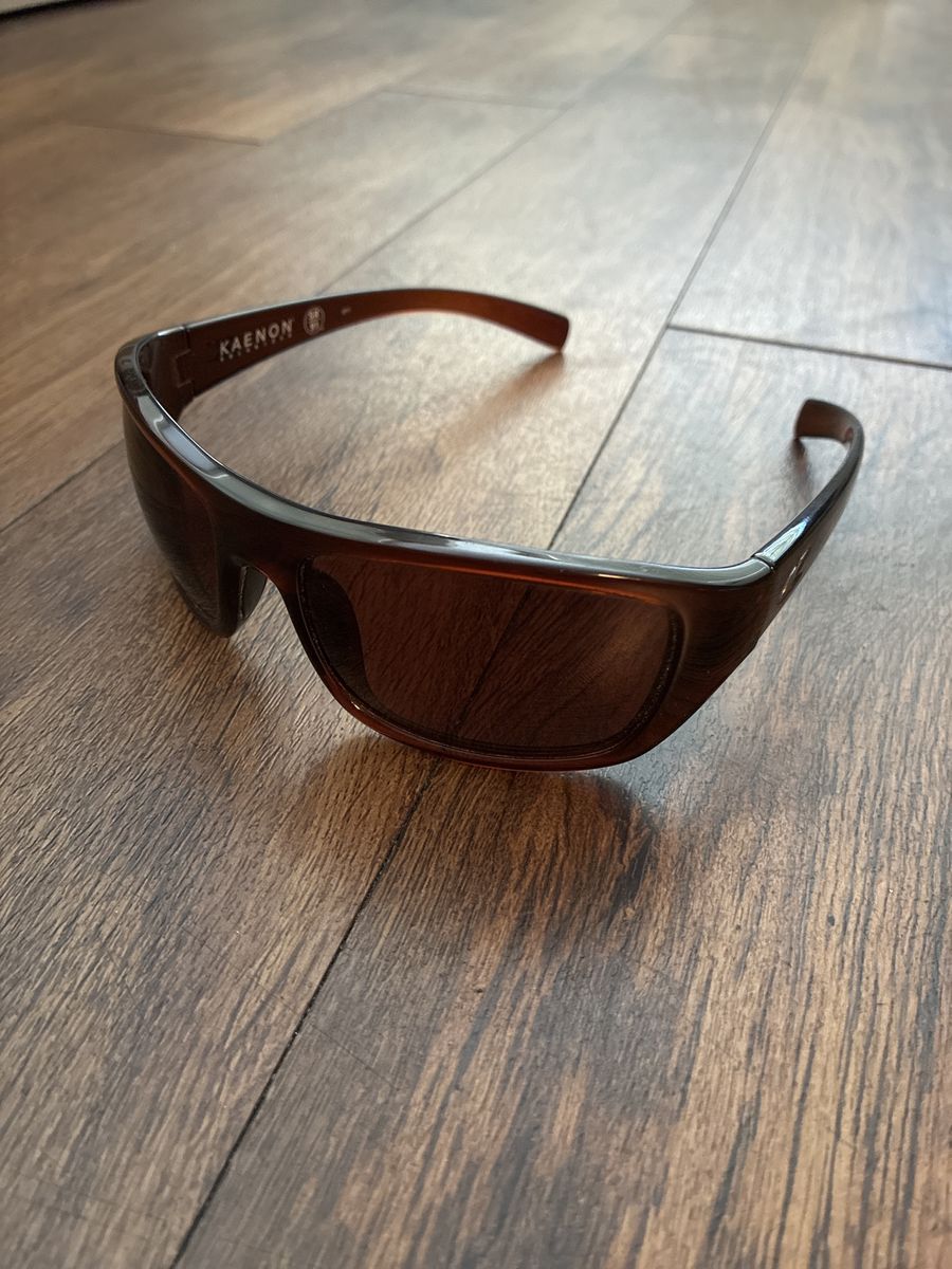 Kaenon Kanvas sunglasses brown B12 lenses polarized includes case and cloth