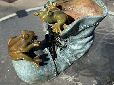 Shoe with Frog Planter