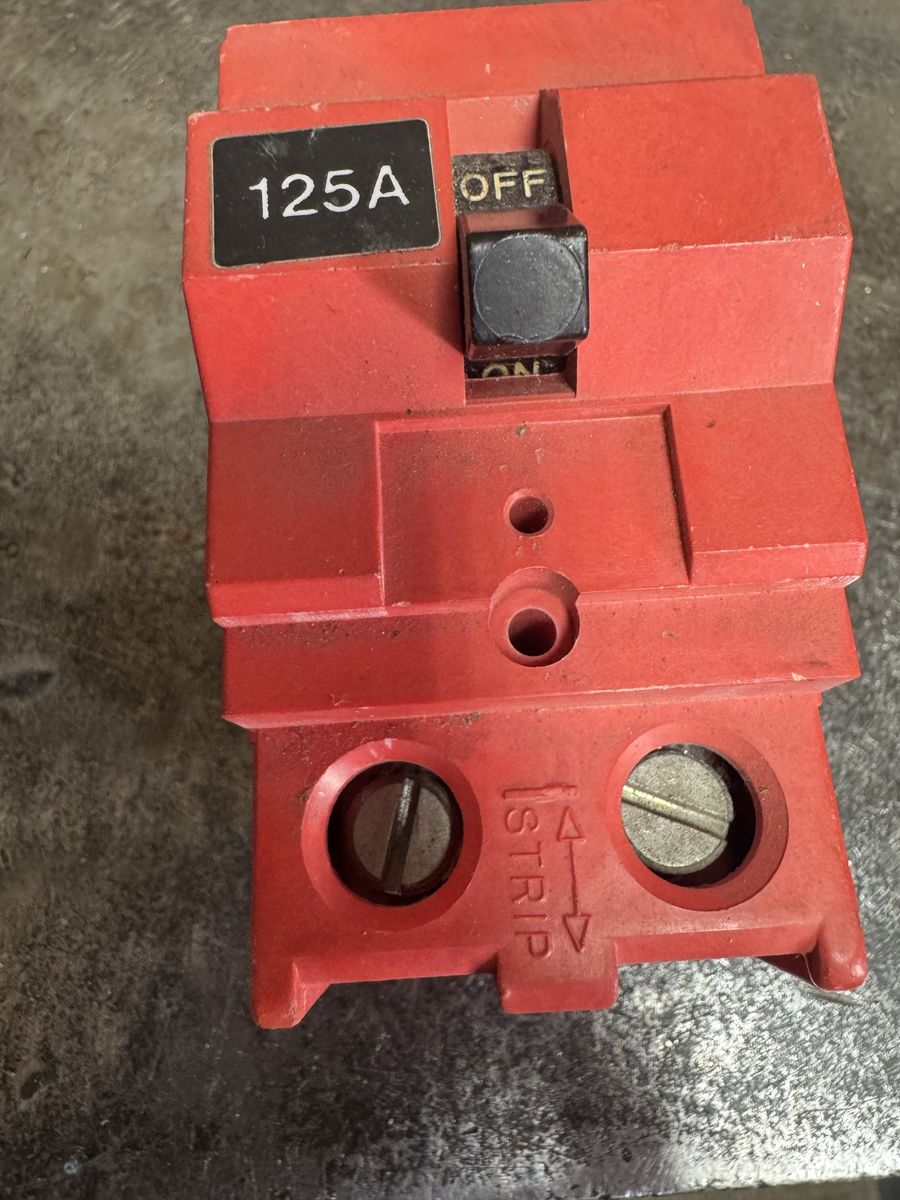 Crouse-Hinds 125A Distribution Equipment Division Circuit Breaker