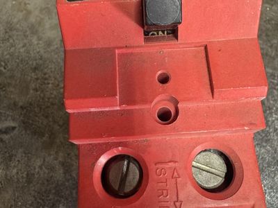 Crouse-Hinds 125A Distribution Equipment Division Circuit Breaker