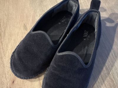 Girls charcoal velvet Zara flats, size 28