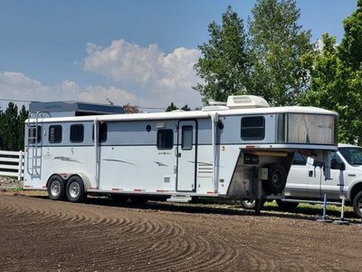 Classic 4 Horse Trailer with Living Quarters & Slideout